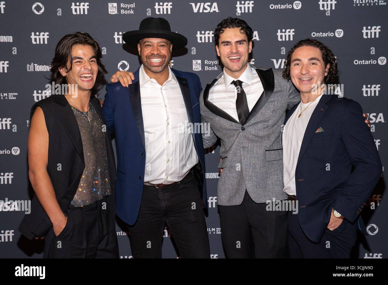 Toronto, Canada. 06 septembre 2025. Alexei Morita, Christopher V. Nelson, LJ Beaupré et Jonathan Valvano assistent à la première de Youngblood au Festival international du film de Toronto 2025 au Scotiabank Theatre. Youngblood suit Dean Youngblood, un prodige du hockey qui rejoint les Bulldogs de Hamilton et doit faire face à un comportement toxique pendant son voyage vers la draft de la Ligue nationale de hockey. Crédit : SOPA images Limited/Alamy Live News Banque D'Images