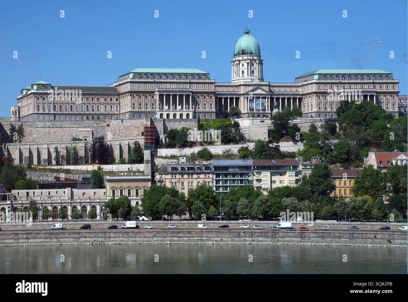 Château Palace avec l'ancien palais royal et la Galerie nationale hongroise dans Buda partie de Budapest - Hongrie. Banque D'Images