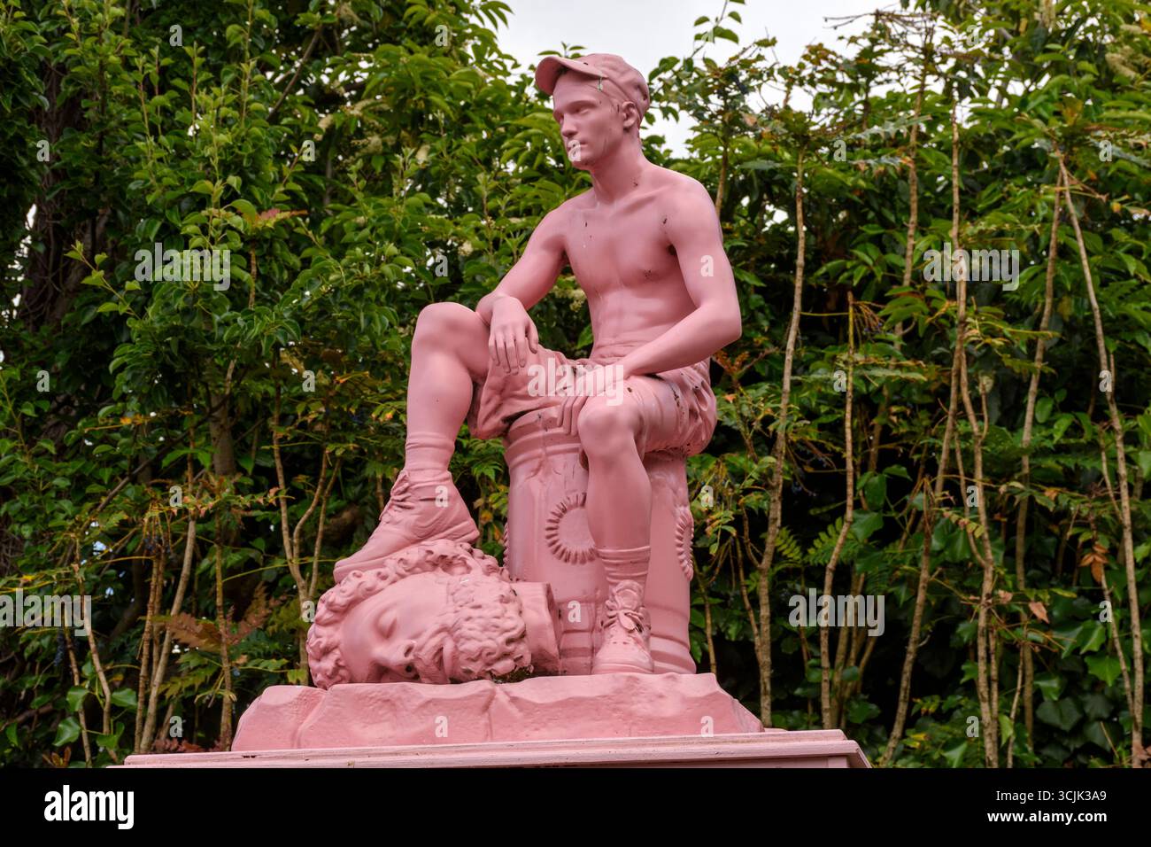 David & Goliath, sculpture de Jam Sutton, 2018. Dubh Linn Garden, Dublin Castle, Dame Street, Dublin, Irlande Banque D'Images