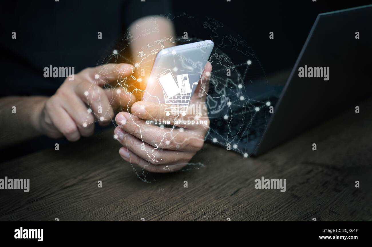 Achat en ligne numérique avec téléphone mobile et icône holographique de panier, représentant la croissance mondiale du commerce électronique, la vente au détail sur Internet et les activités transfrontalières Banque D'Images