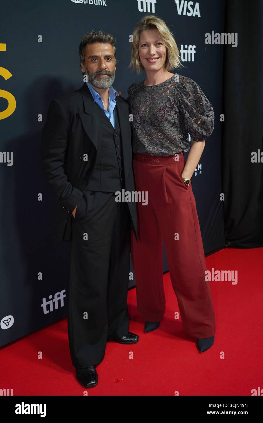 7 septembre 2025, Toronto, Ontario, Canada : Oscar Isaac et Elvira Lind assistent au tapis rouge pour les prix hommage au Festival international du film de Toronto 2025 au Roy Thomson Hall. Le 7 septembre 2025 à Toronto, Canada. (Crédit image : © Leonardo Ramirez/eyepix via ZUMA Press Wire) USAGE ÉDITORIAL SEULEMENT ! Non destiné à UN USAGE commercial ! Banque D'Images 7 septembre 2025, Toronto, Ontario, Canada : Oscar Isaac et Elvira Lind assistent au tapis rouge pour les prix hommage au Festival international du film de Toronto 2025 au Roy Thomson Hall. Le 7 septembre 2025 à Toronto, Canada. (Crédit image : © Leonardo Ramirez/eyepix via ZUMA Press Wire) USAGE ÉDITORIAL SEULEMENT ! Non destiné à UN USAGE commercial ! Banque D'Images