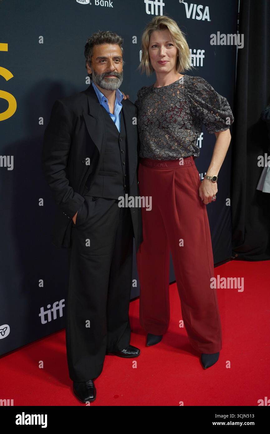 7 septembre 2025, Toronto, Ontario, Canada : Oscar Isaac et Elvira Lind assistent au tapis rouge pour les prix hommage au Festival international du film de Toronto 2025 au Roy Thomson Hall. Le 7 septembre 2025 à Toronto, Canada. (Crédit image : © Leonardo Ramirez/eyepix via ZUMA Press Wire) USAGE ÉDITORIAL SEULEMENT ! Non destiné à UN USAGE commercial ! Banque D'Images 7 septembre 2025, Toronto, Ontario, Canada : Oscar Isaac et Elvira Lind assistent au tapis rouge pour les prix hommage au Festival international du film de Toronto 2025 au Roy Thomson Hall. Le 7 septembre 2025 à Toronto, Canada. (Crédit image : © Leonardo Ramirez/eyepix via ZUMA Press Wire) USAGE ÉDITORIAL SEULEMENT ! Non destiné à UN USAGE commercial ! Banque D'Images