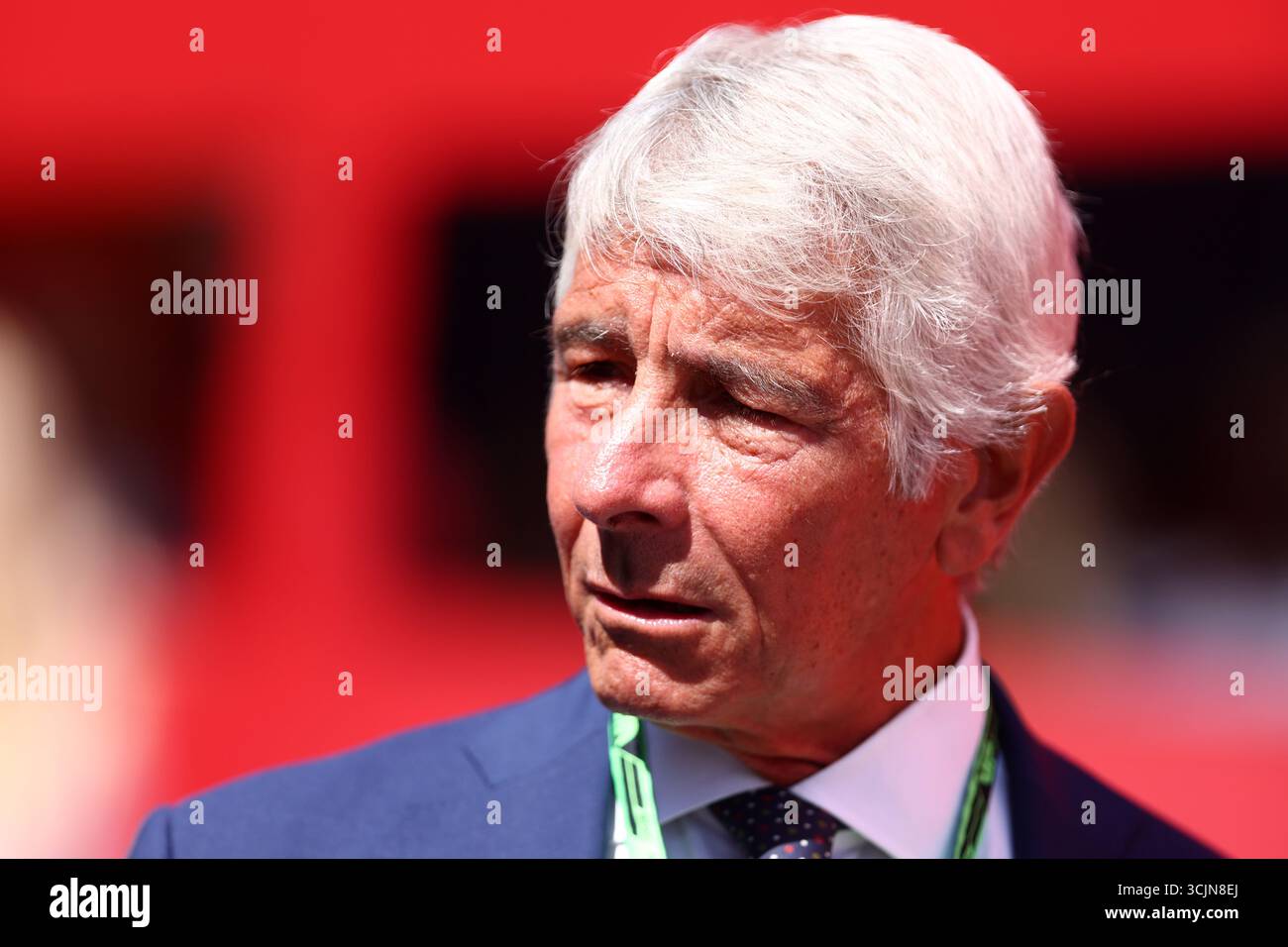 Le ministre italien des Sports Andrea Abodi regarde avant le Grand Prix de F1 d'Italie à l'Autodromo Nazionale le 7 septembre 2025 à Monza, en Italie. Crédit : Marco Canoniero/Alamy Live News Banque D'Images