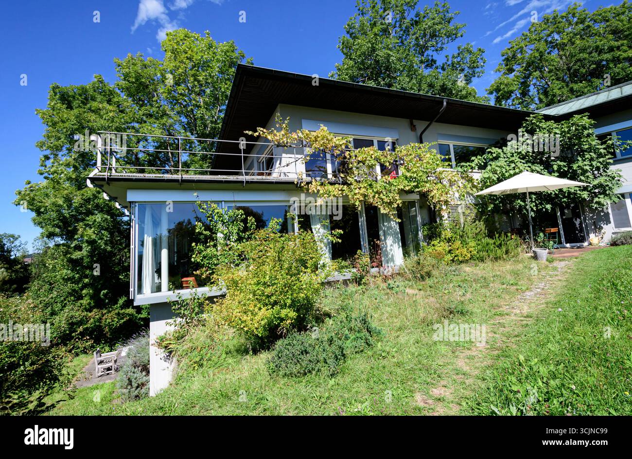 Vue de la Maison Looren des traducteurs en été, Wernetshausen, Hinwil, canton de Zurich, Suisse Banque D'Images