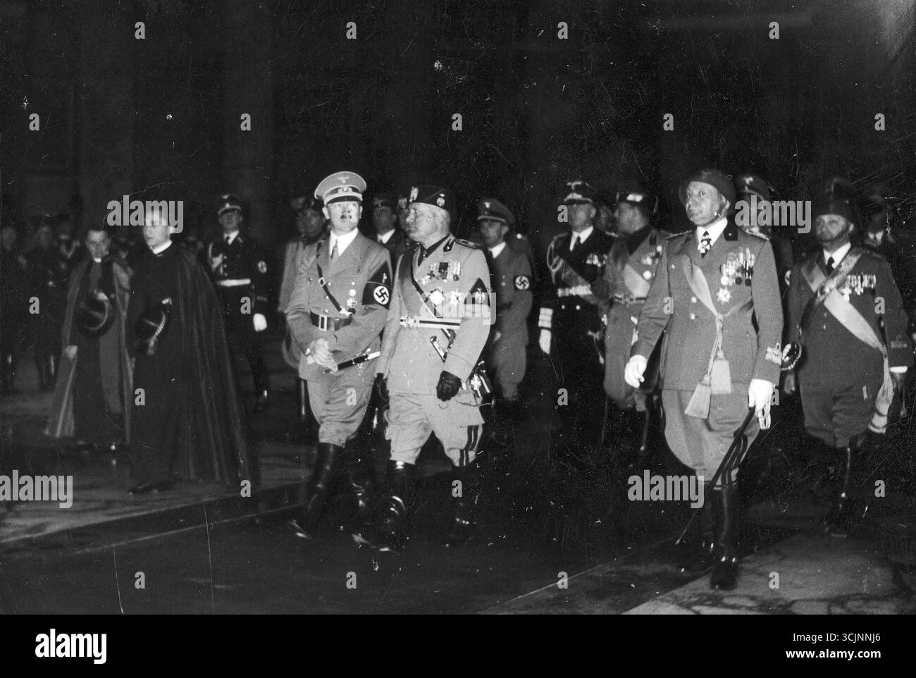 Adolf Hitler et Benito Mussolini dans un défilé - période de la seconde Guerre mondiale Banque D'Images