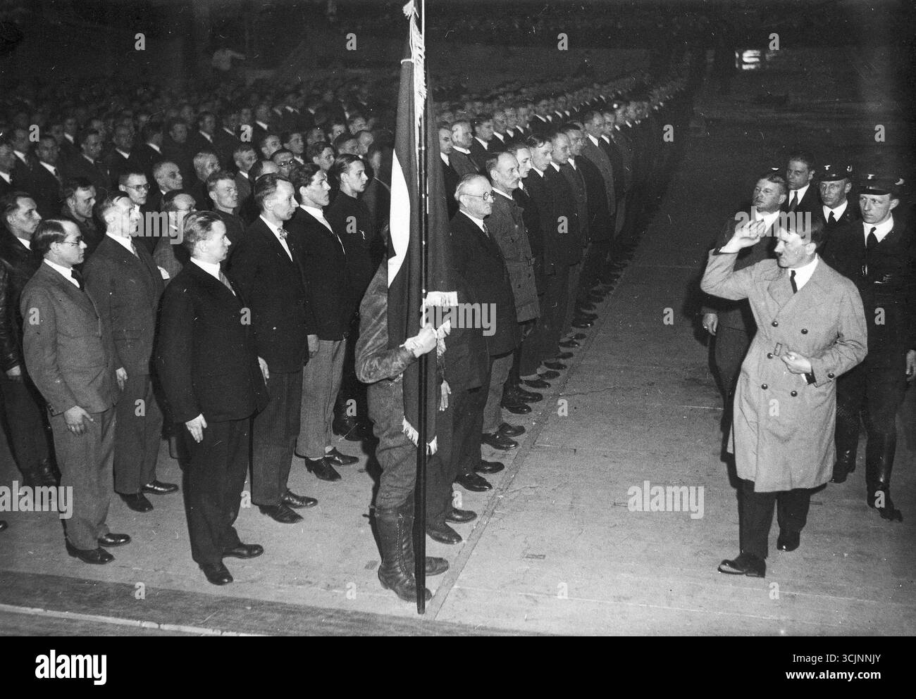 Adolf Hitler passe en revue les unités du NSDAP. 1932 Banque D'Images