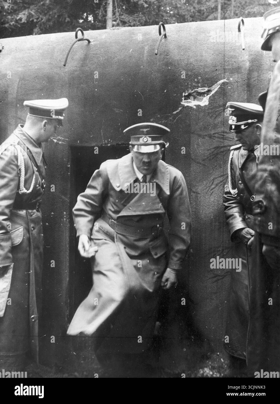 Adolf Hitler visite les fortifications tchécoslovaques occupées par les Allemands dans les Sudètes 1938. Banque D'Images