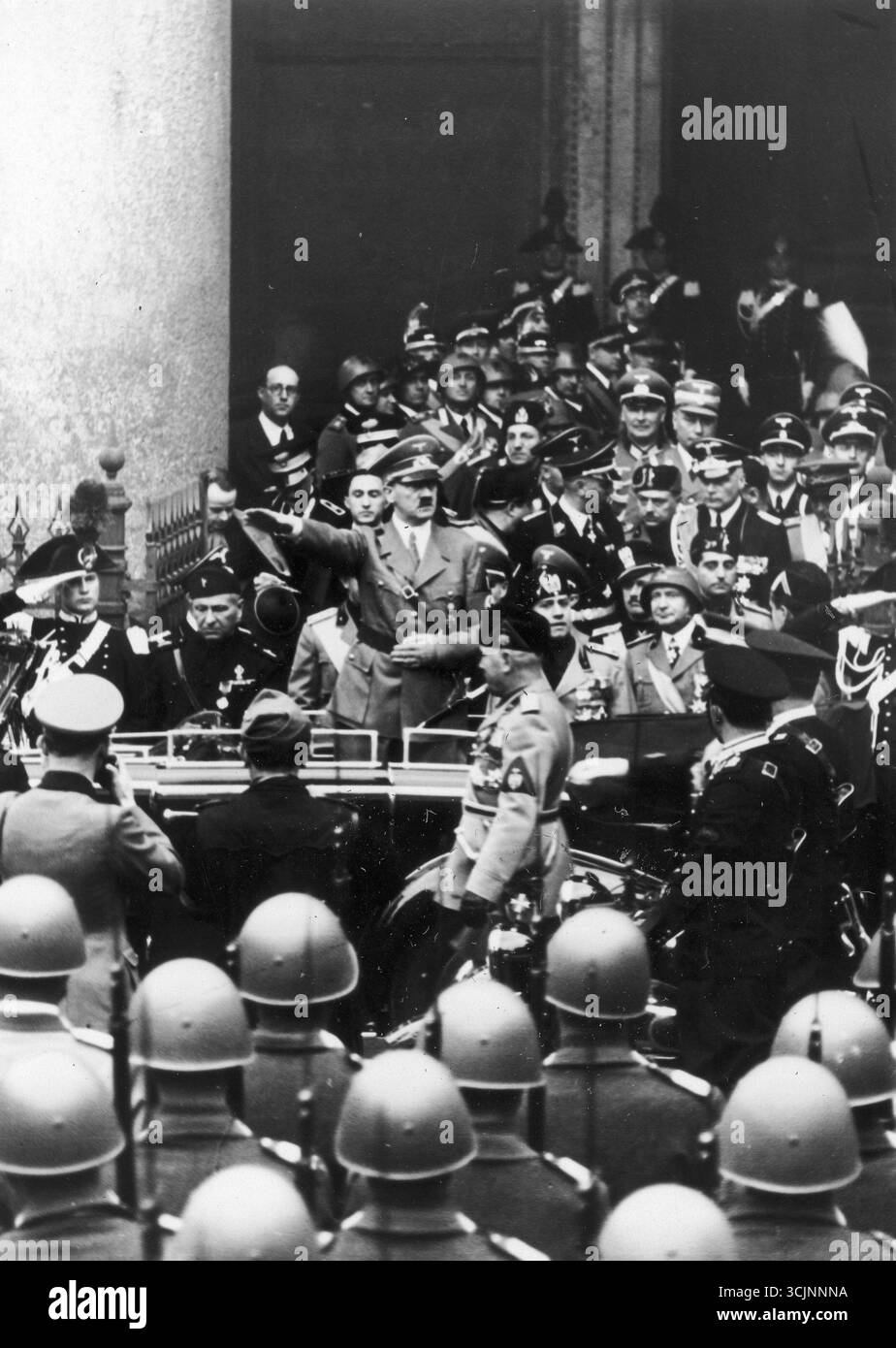 Dictateurs Adolf Hitler et Benito Mussolini dans un défilé - période de la seconde Guerre mondiale Banque D'Images