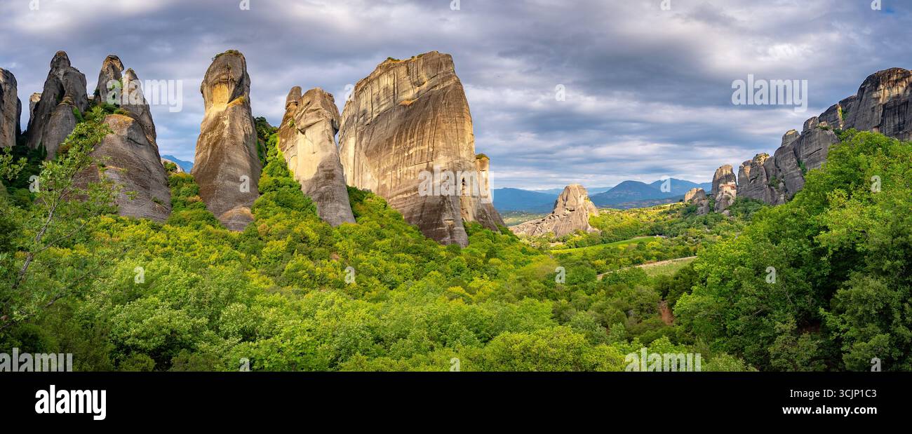 Montagnes impressionnantes dans les Météores, Grèce Banque D'Images