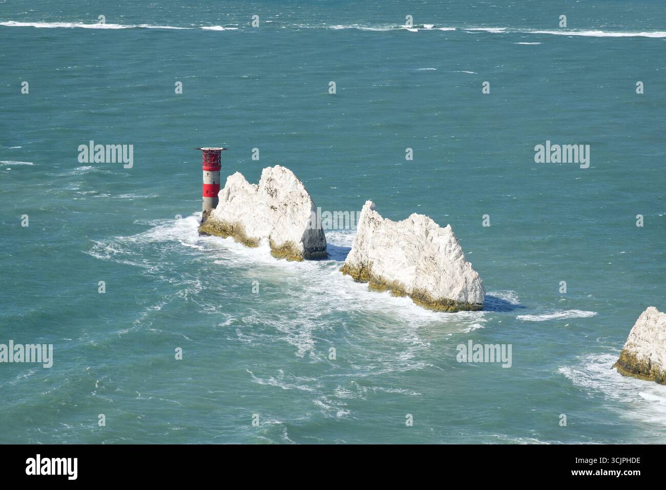 Needles Lighthouse, English Channel, Alum Bay, île de Wight, Angleterre, Royaume-Uni - le phare du 19ème siècle sur l'un des rochers de craie connu sous le nom de Needles Banque D'Images