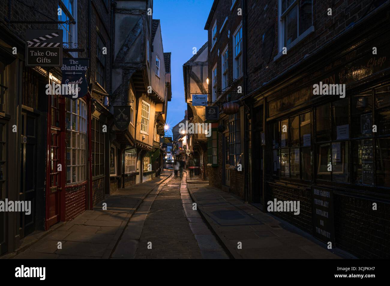 La rue Shambles à York Angleterre la nuit. L'inspiration pour Diagon Alley, Harry Potter Banque D'Images