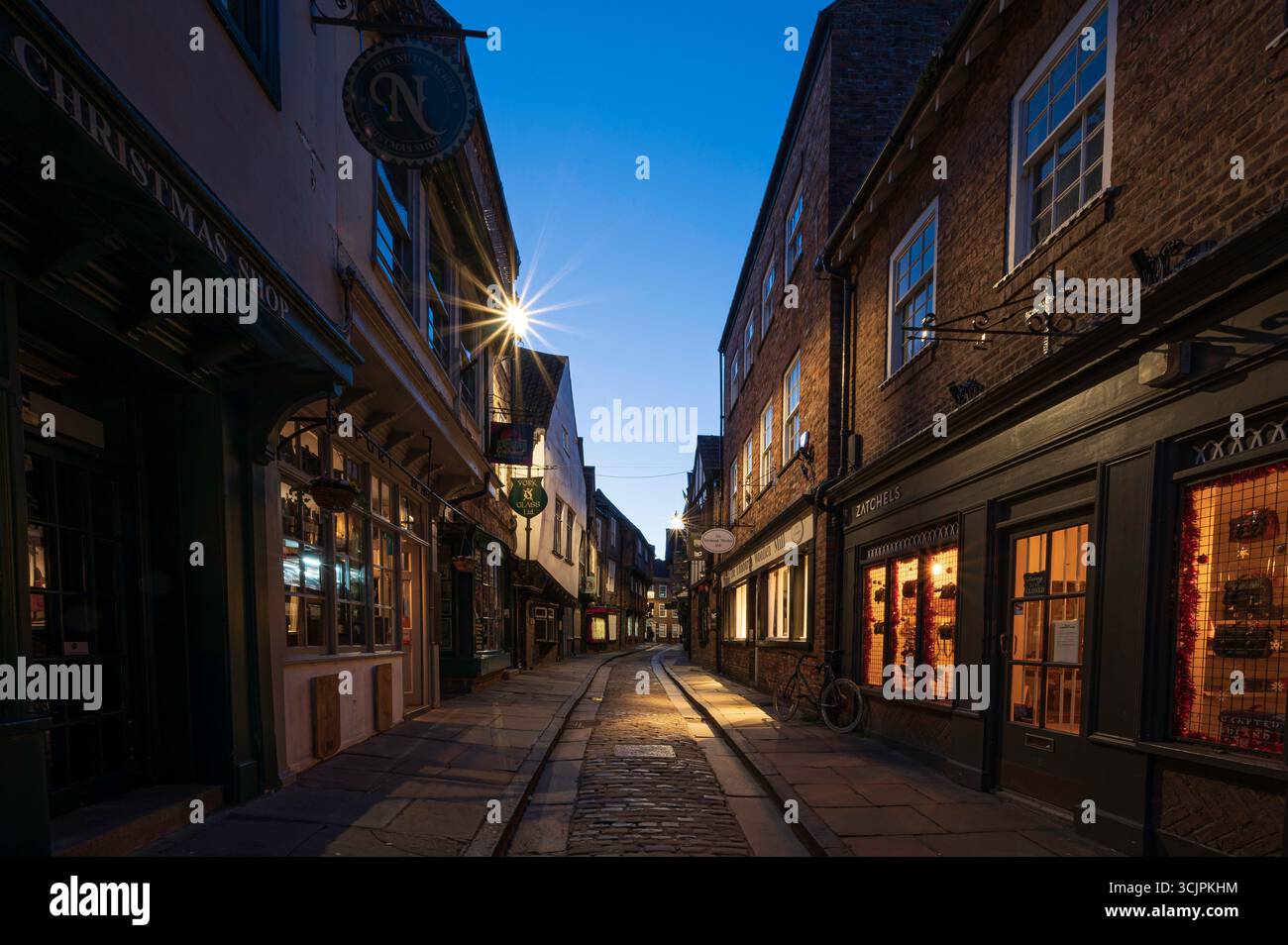 La rue Shambles à York Angleterre la nuit. L'inspiration pour Diagon Alley, Harry Potter Banque D'Images