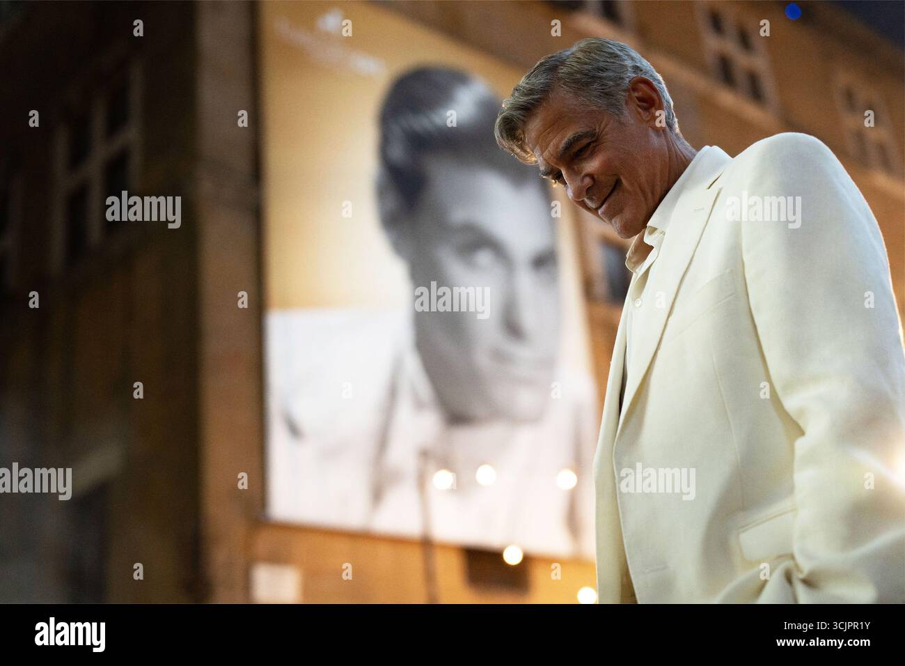 GEORGE CLOONEY dans JAY KELLY (2025), réalisé par NOAH BAUMBACH. Crédit : Heyday films / NBGG Pictures / Pascal Pictures / album Banque D'Images