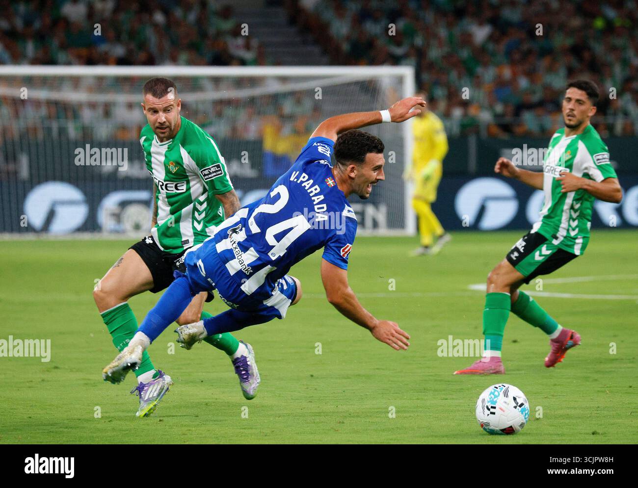 Séville, le 22 août 2025. La deuxième journée de l'EA Sports League s'est jouée au stade la Cartuja entre Real Betis et Deportivo Alavés, avec le score de 1-0 en faveur de Betis. Photo : Manuel Gómez. ARCHSEV. Crédit : album / Archivo ABC / Manuel Gómez Banque D'Images
