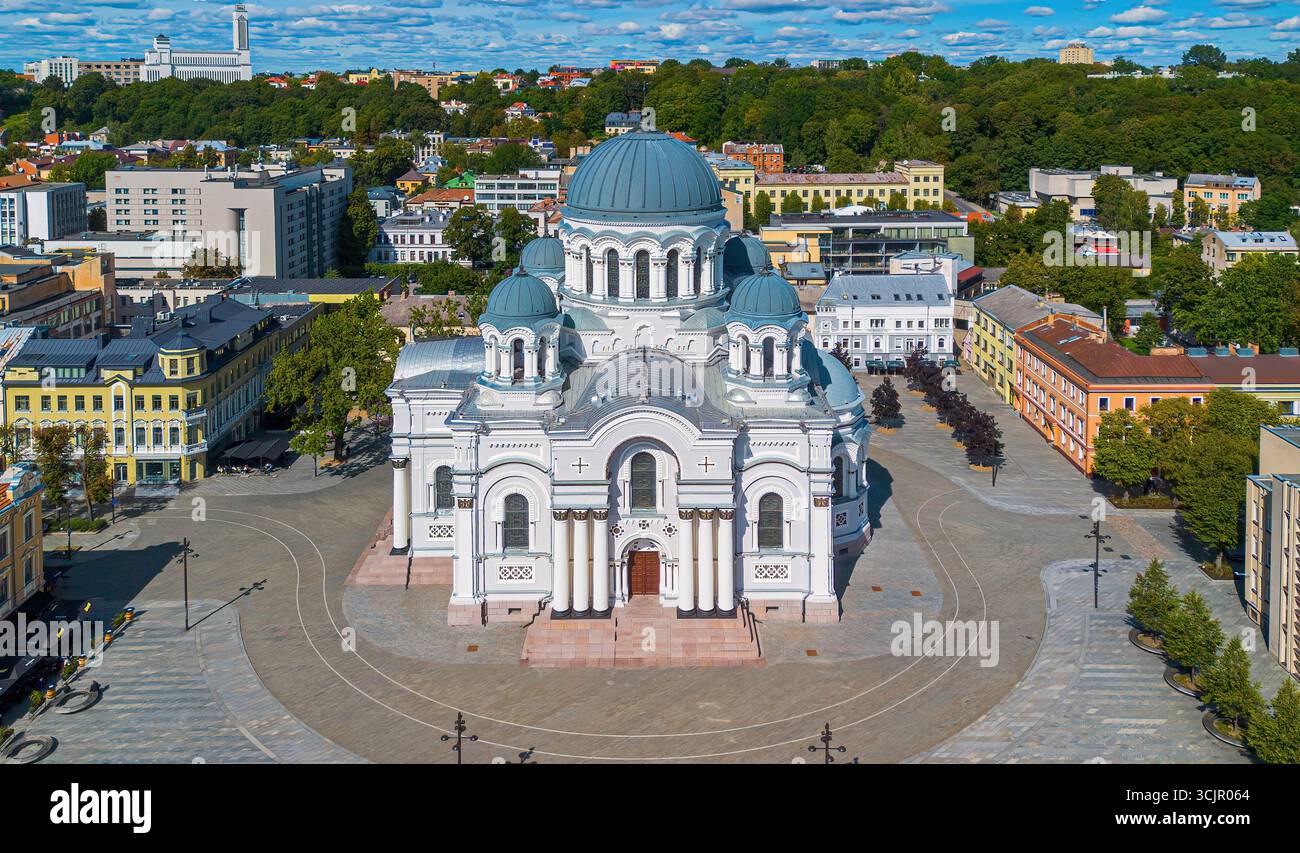 Vue aérienne de l'église de Michel l'Archange aka l'église de garnison à Kaunas en Lituanie - style néo-byzantin église orthodoxe russe de la Banque D'Images