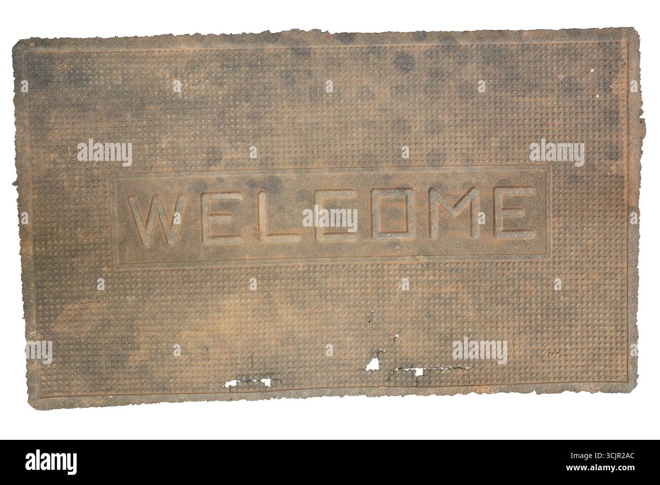 tapis de porte en caoutchouc usé fond blanc isolé, texture bosselée mot en relief bienvenue, sale et bien utilisé avec bord effiloché ou déchiré, maison résidentielle Banque D'Images