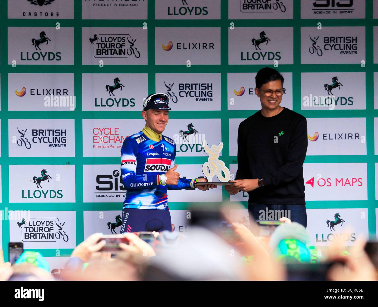 Remco Evenepoel sur le podium, Lloyds Tour of Britain 2025, Cardiff, 7 septembre 2025. Banque D'Images