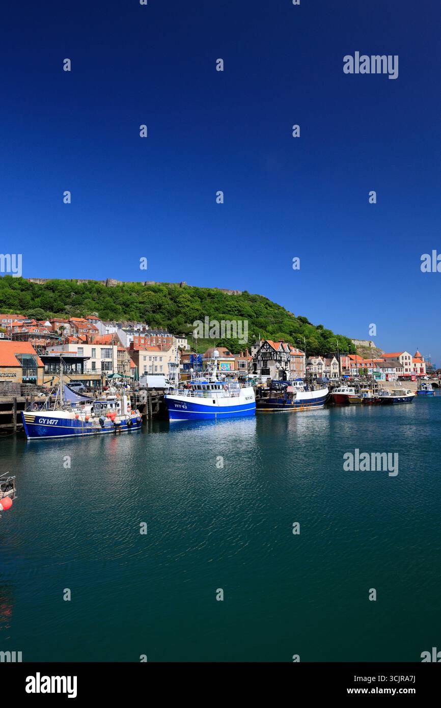 Bateaux de pêche à Scarborough Old Harbour, Yorkshire, Angleterre, Royaume-Uni Banque D'Images