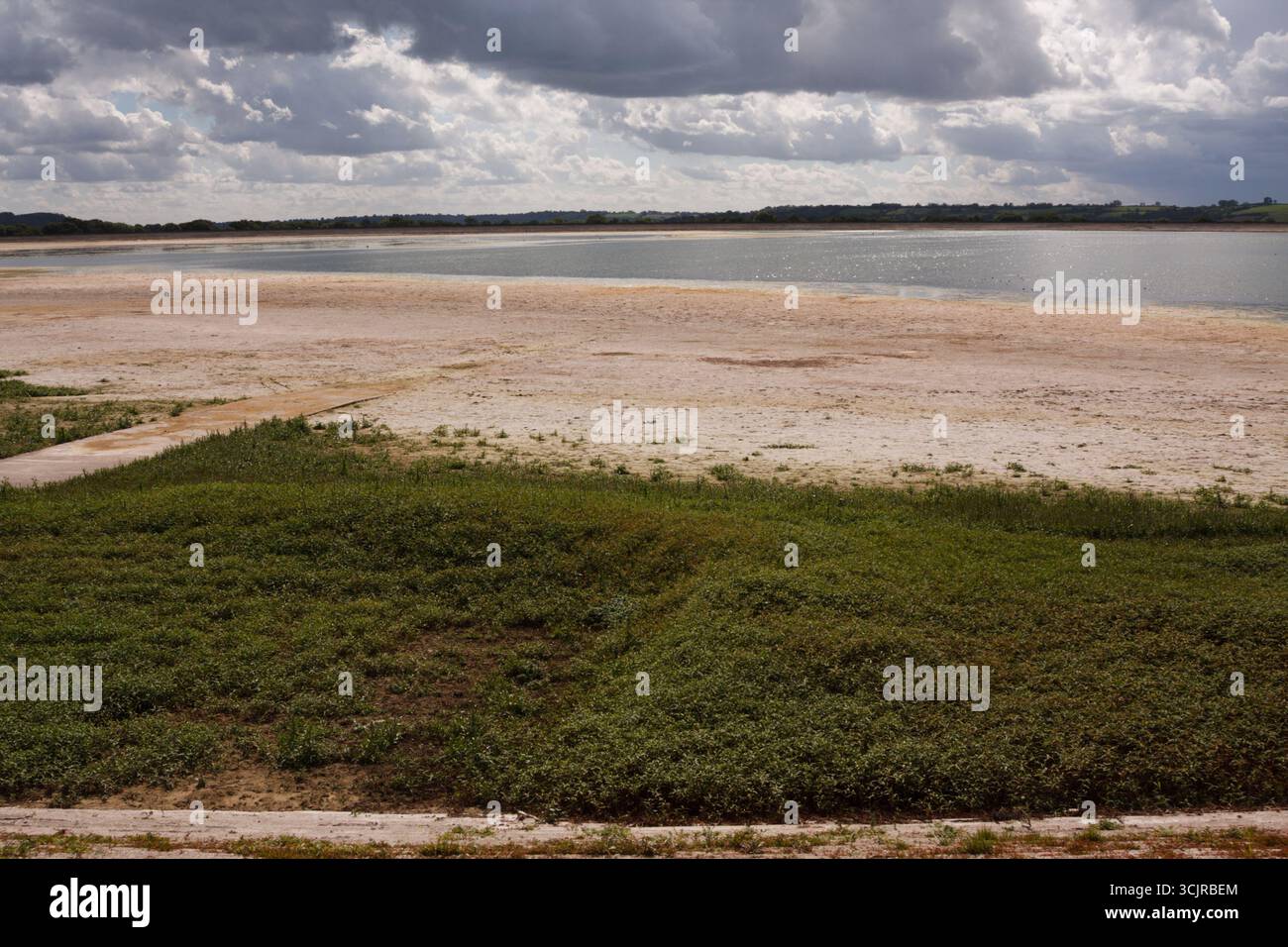 Réservoir de cheddar, Somerset, Royaume-Uni. 8 septembre 2025. Le réservoir de Cheddar reste bas aujourd'hui avec Bristol Water déclarant que le réservoir est seulement à 26% de capacité. Crédit : Andrew Bartlett/Alamy Live News Banque D'Images Réservoir de cheddar, Somerset, Royaume-Uni. 8 septembre 2025. Le réservoir de Cheddar reste bas aujourd'hui avec Bristol Water déclarant que le réservoir est seulement à 26% de capacité. Crédit : Andrew Bartlett/Alamy Live News Banque D'Images
