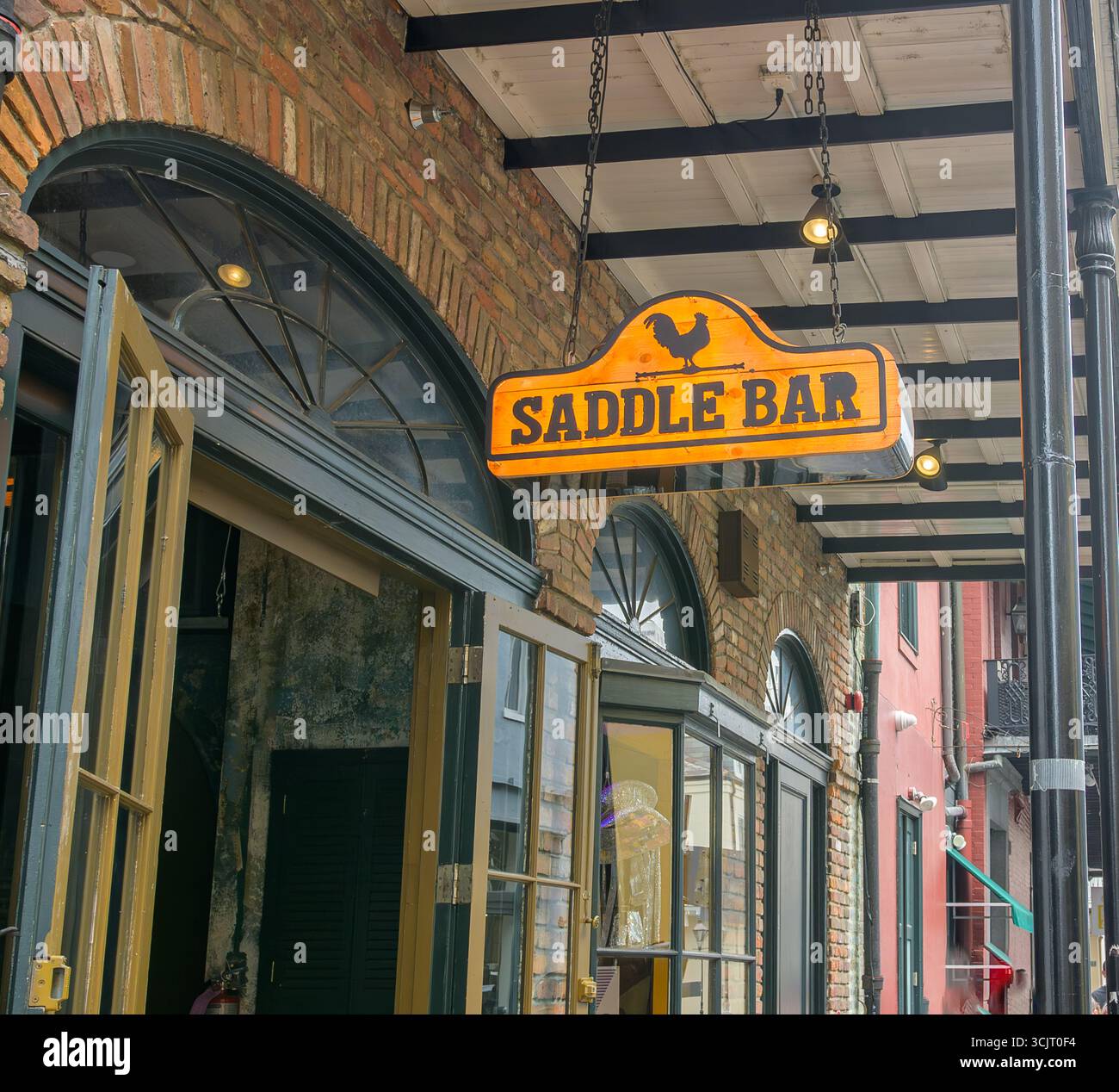 New Orleans, LOUISIANE, États-Unis - 23 décembre 2023 : vue inclinée du Saddle Bar, un bar de campagne sur Bienville Street dans le quartier français Banque D'Images