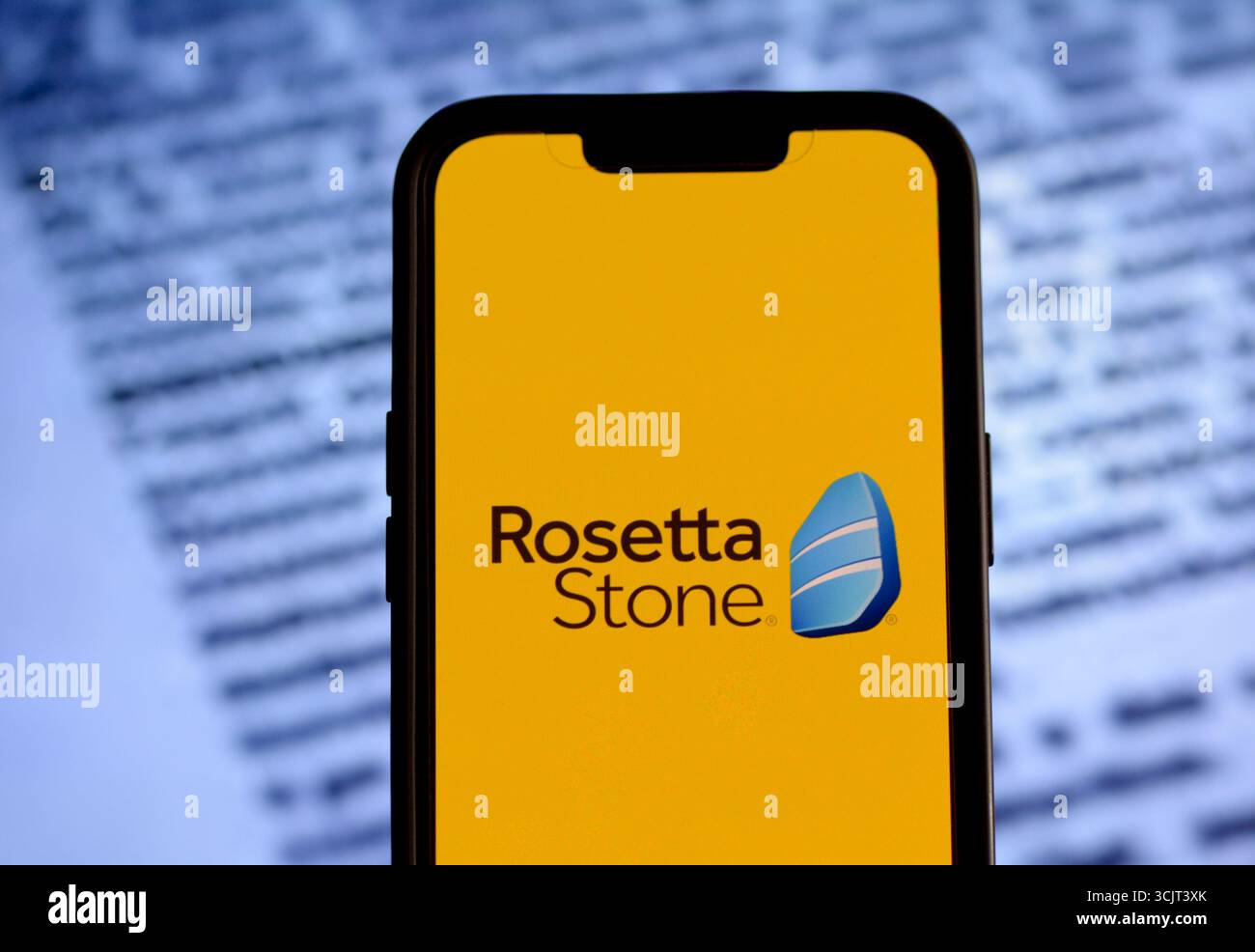 Ouverture de l'application d'apprentissage linguistique Rosetta Stone sur l'écran du smartphone Banque D'Images
