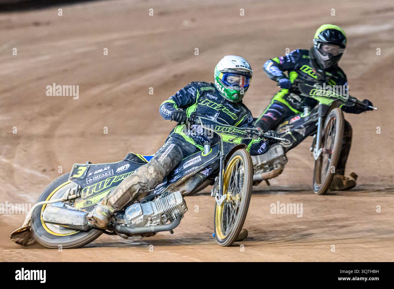 National Speedway Stadium, Manchester le lundi 8 septembre 2025. Jason Doyle de Ipswich Witches in White, premier coéquipier Dan Thompson in White, lors de la première édition de Rowe Motor Oil, affronte belle vue Aces et Ipswich Witches au National Speedway Stadium de Manchester le lundi 8 septembre 2025. (Photo : Ian Charles | mi News) crédit : MI News & Sport /Alamy Live News Banque D'Images