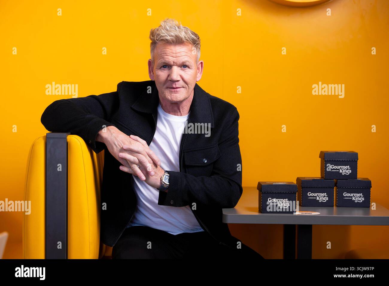 LE chef Gordon Ramsay, étoilé au guide Michelin, de la succursale Burger King's Strand à Londres pour le lancement du Wagyu, un nouveau hamburger composé à 100 % de bœuf Wagyu britannique, qui rejoindra le menu du Gourmet King's dès mardi. Date d'émission : mardi 9 septembre 2025. Banque D'Images