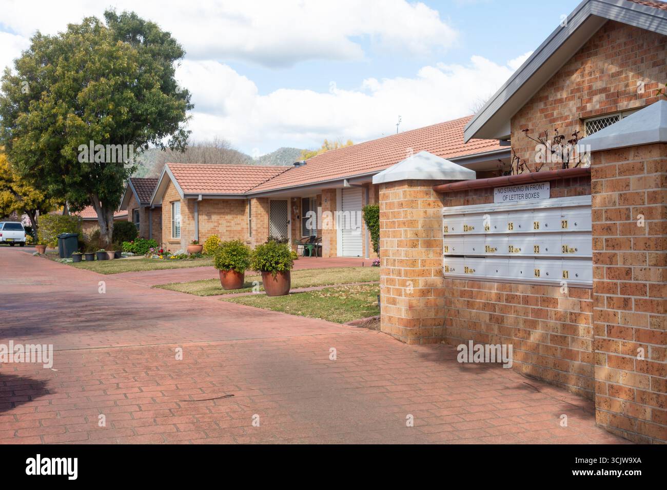 Sortie avant avec boîtes aux lettres à Kurrajong Retirement Village Taworth, Nouvelle-Galles du Sud, Australie. Banque D'Images