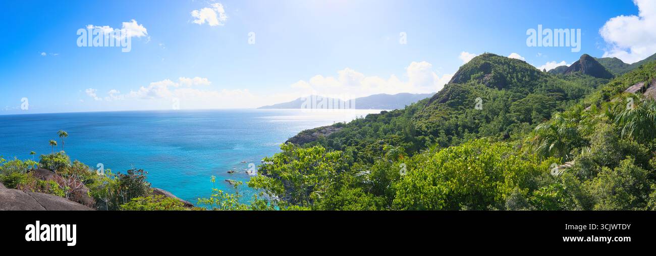Anse Major sentier nature, vue sur l'océan et l'île du nord, Mahé Seychelles Banque D'Images