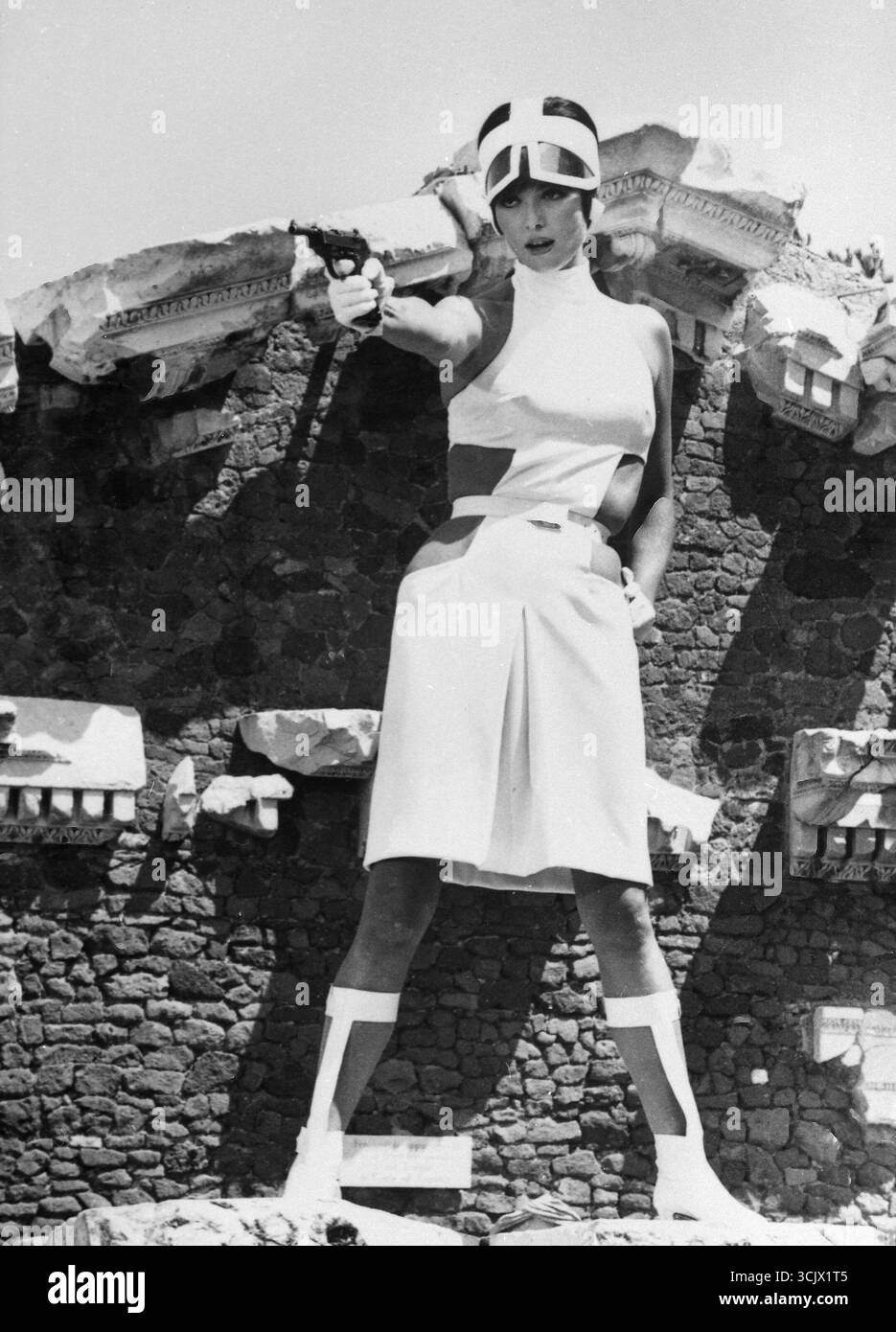 L'actrice Elsa Martinelli dans le film la 10ème victime, Italie 1965 Banque D'Images