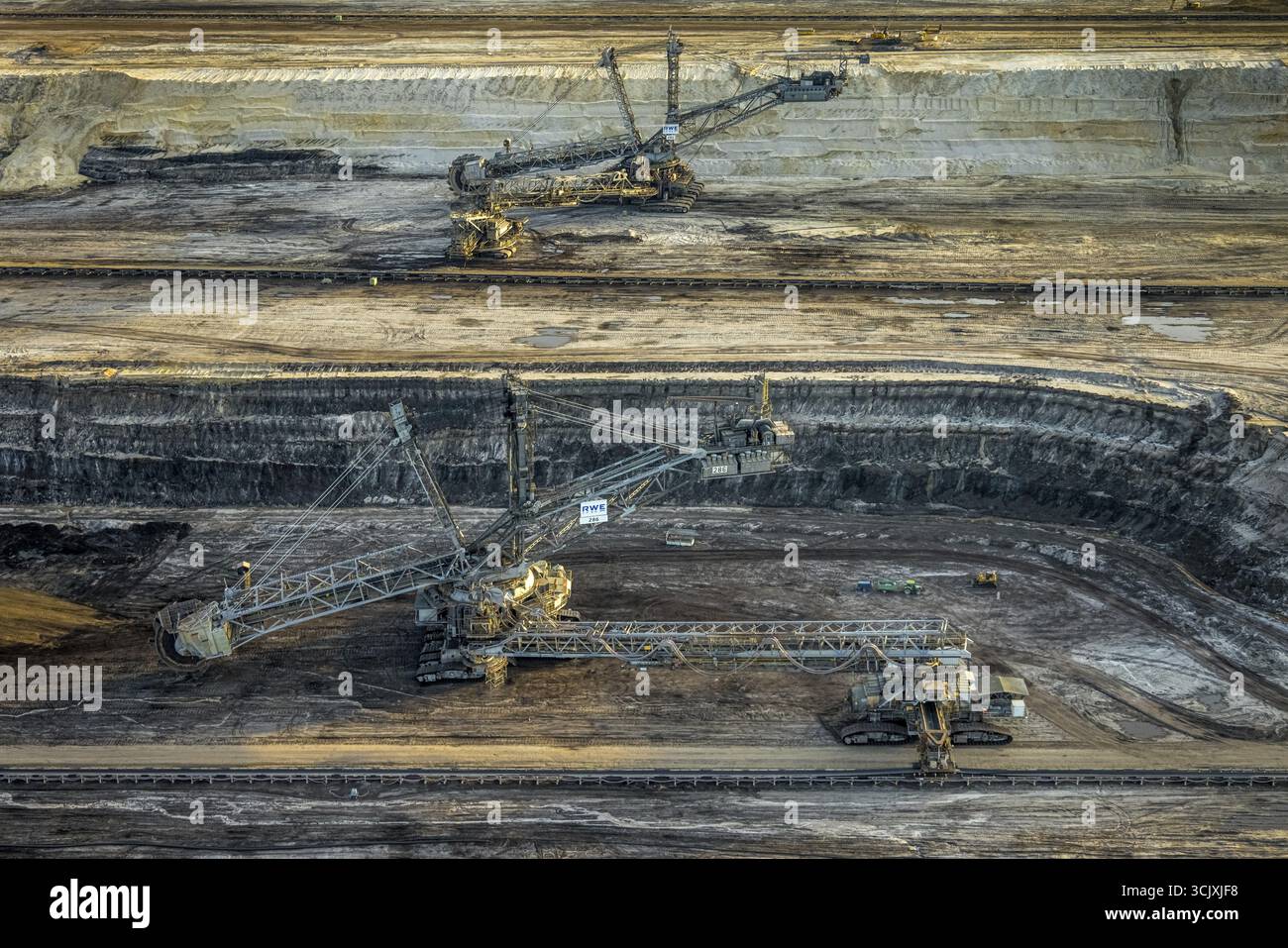 Vue aérienne, mine de lignite à ciel ouvert Inden de RWE Power AG, fourniture de la centrale électrique de Weisweiler, pelle sur roues à godets, zone minière de lignite rhénane, Inden Banque D'Images