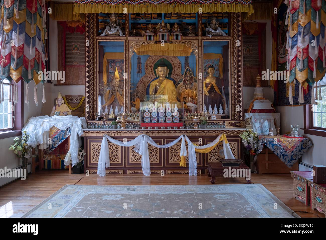 La chapelle intérieure du Centre bouddhiste tibétain pour la paix universelle, Do Ngak Kunphen Ling. A Redding, Connecticut. Banque D'Images