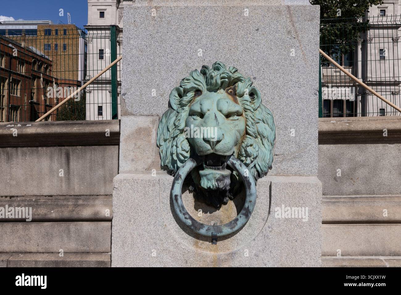 Bazalgette Embankment, place flottante de 1,5 hectares de terres récupérées dissimulant le « super égout » londonien de 4,6 milliards de livres sterling, à l'ouest de Blackfriars Bridge, dans le centre de Londres. Banque D'Images