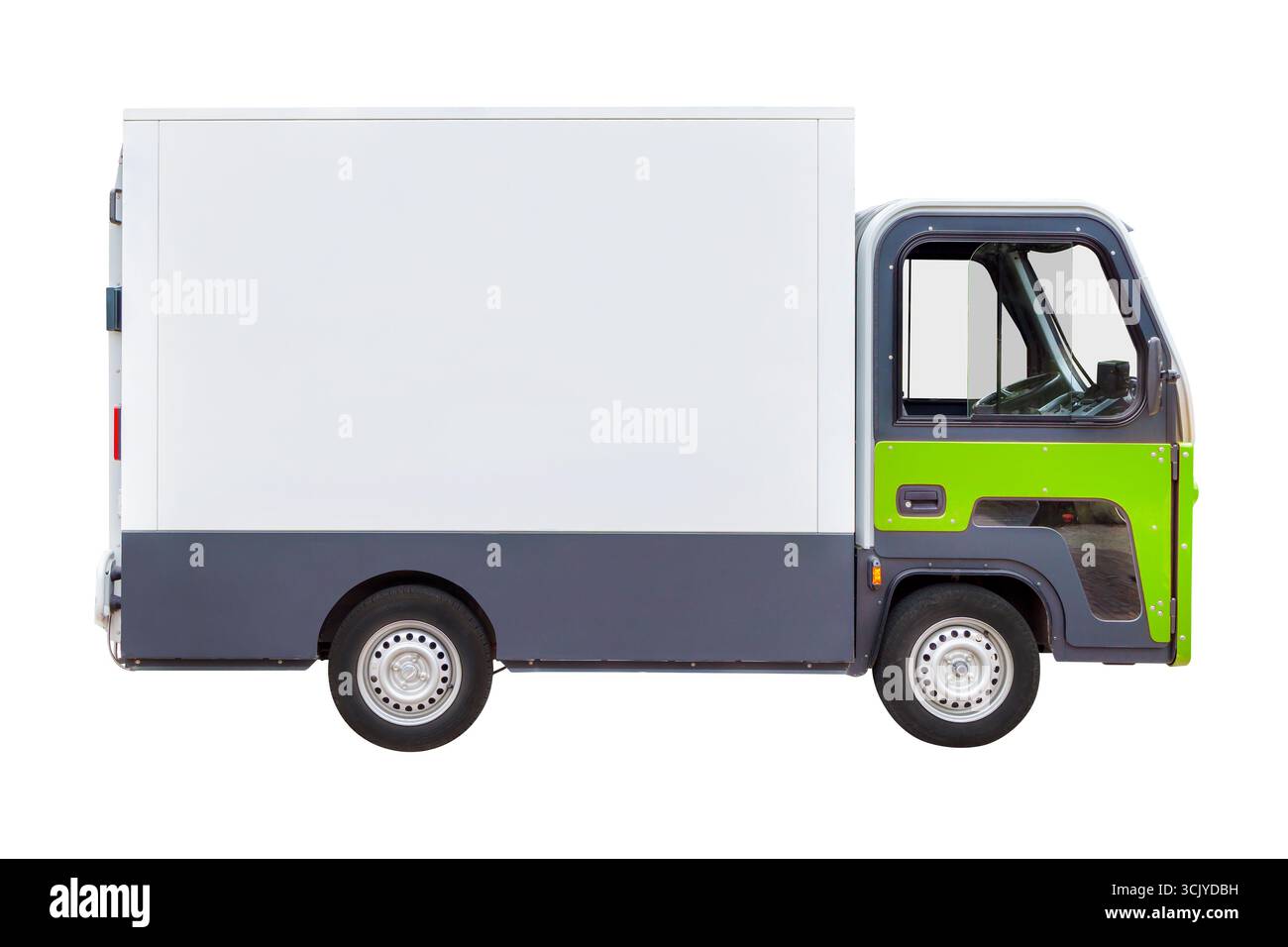 Vue latérale d'un nouveau petit camion électrique isolé avec espace de copie isolé sur fond blanc Banque D'Images