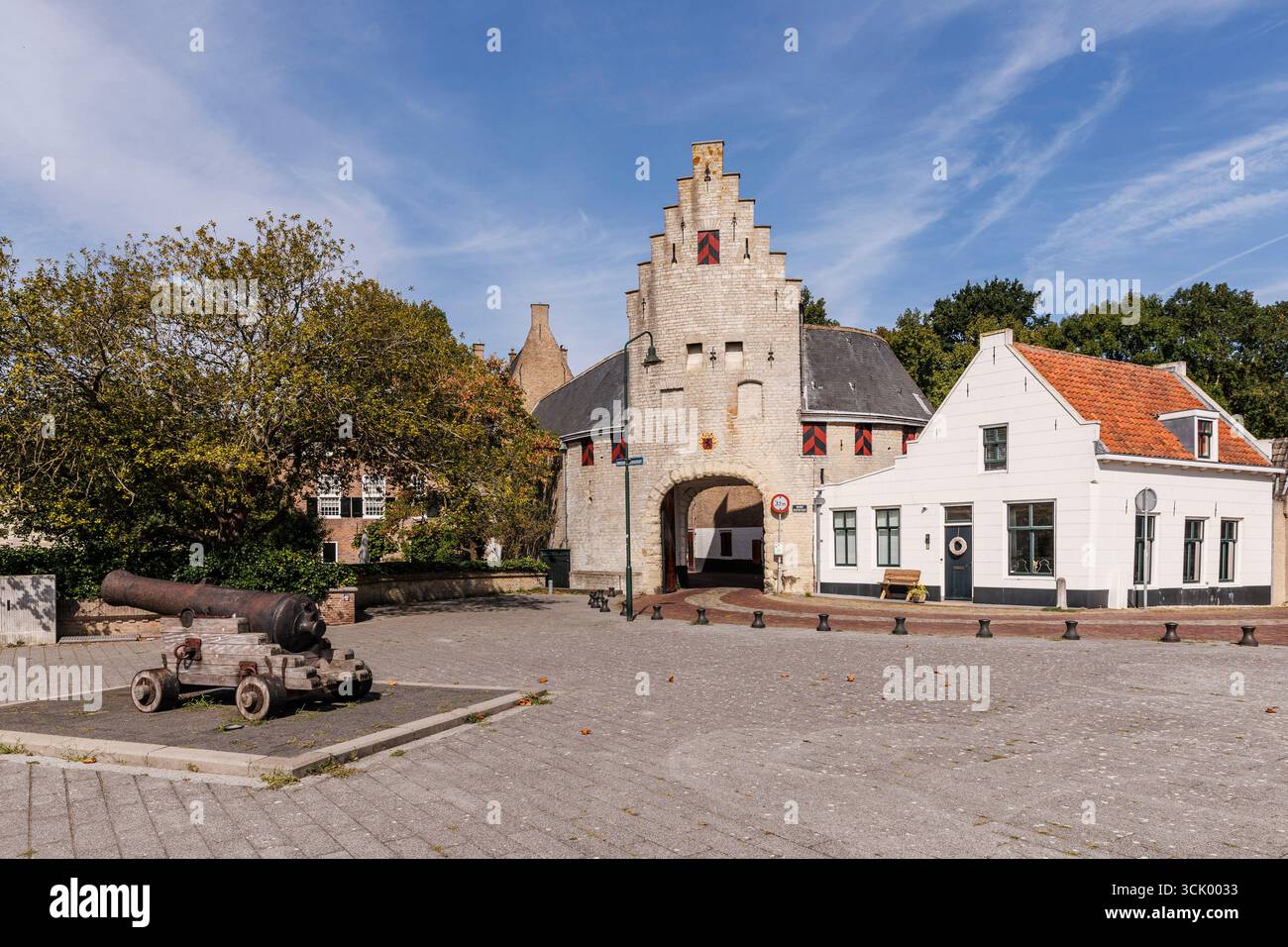 La vieille ville porte Noordhavenpoort à Zierikzee sur Schouwen-Duiveland, Zélande, pays-Bas. das alte Stadttor Noordhavenpoort à Zierikzee auf Schouwe Banque D'Images