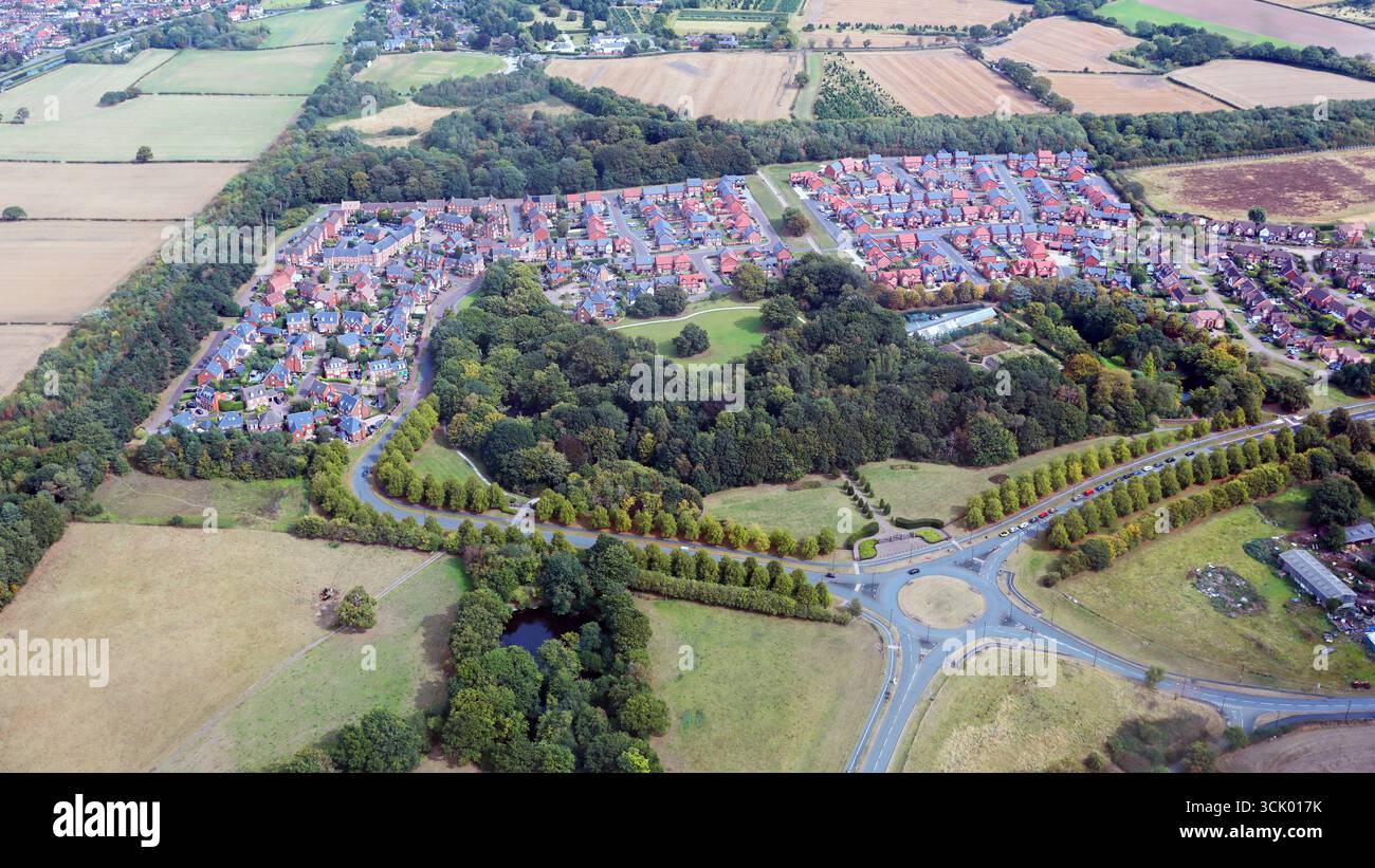 Vue aérienne de nouveaux logements à Winterbourne Gardens, Grappenhall, Warrington Banque D'Images