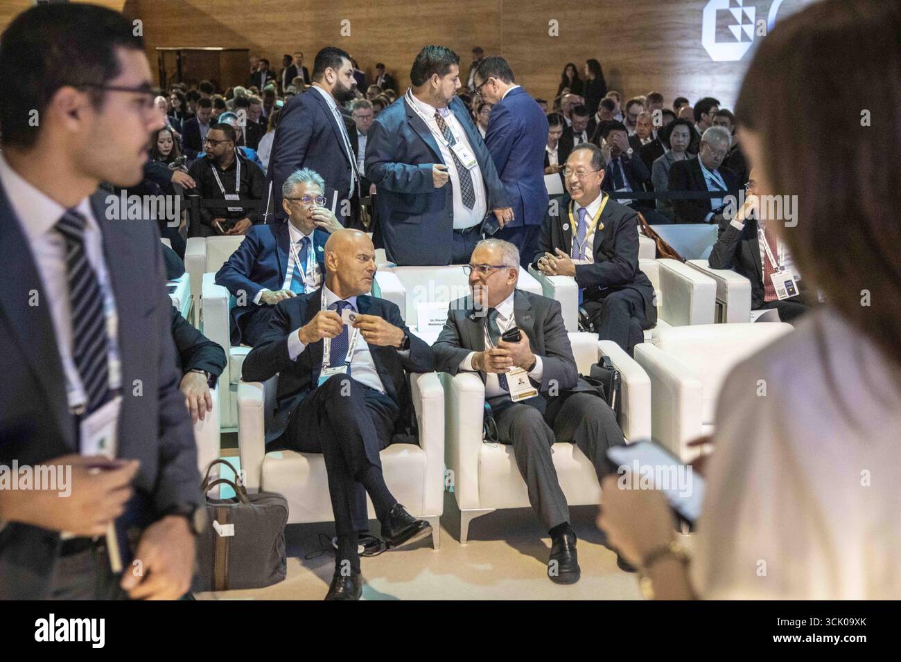 Rho, Italie. 09th Sep, 2025. Milan, RHO FIERA ouverture de la nouvelle édition de Gastech, avec le secrétaire américain à l'intérieur Doug Burgum, Claudio Descalzi ad Eni crédit : Agence photo indépendante/Alamy Live News Banque D'Images