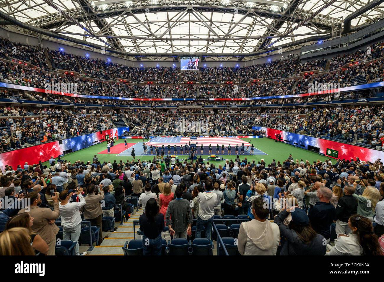 Les foules remplissent le championnat masculin de l’US Open lors de la finale masculine de l’US Open au stade Arthur Ashe dans le Queens, NY. USTA Billie Jean King National Tennis Center le 7 septembre 2025. Banque D'Images Les foules remplissent le championnat masculin de l’US Open lors de la finale masculine de l’US Open au stade Arthur Ashe dans le Queens, NY. USTA Billie Jean King National Tennis Center le 7 septembre 2025. Banque D'Images