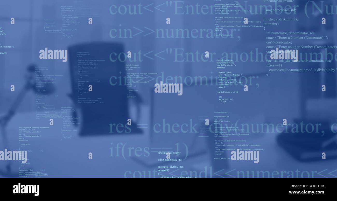 Affichage de fragments de code C++ transparents diffusés sur le bureau, avec clavier de moniteur visible Banque D'Images Affichage de fragments de code C++ transparents diffusés sur le bureau, avec clavier de moniteur visible Banque D'Images