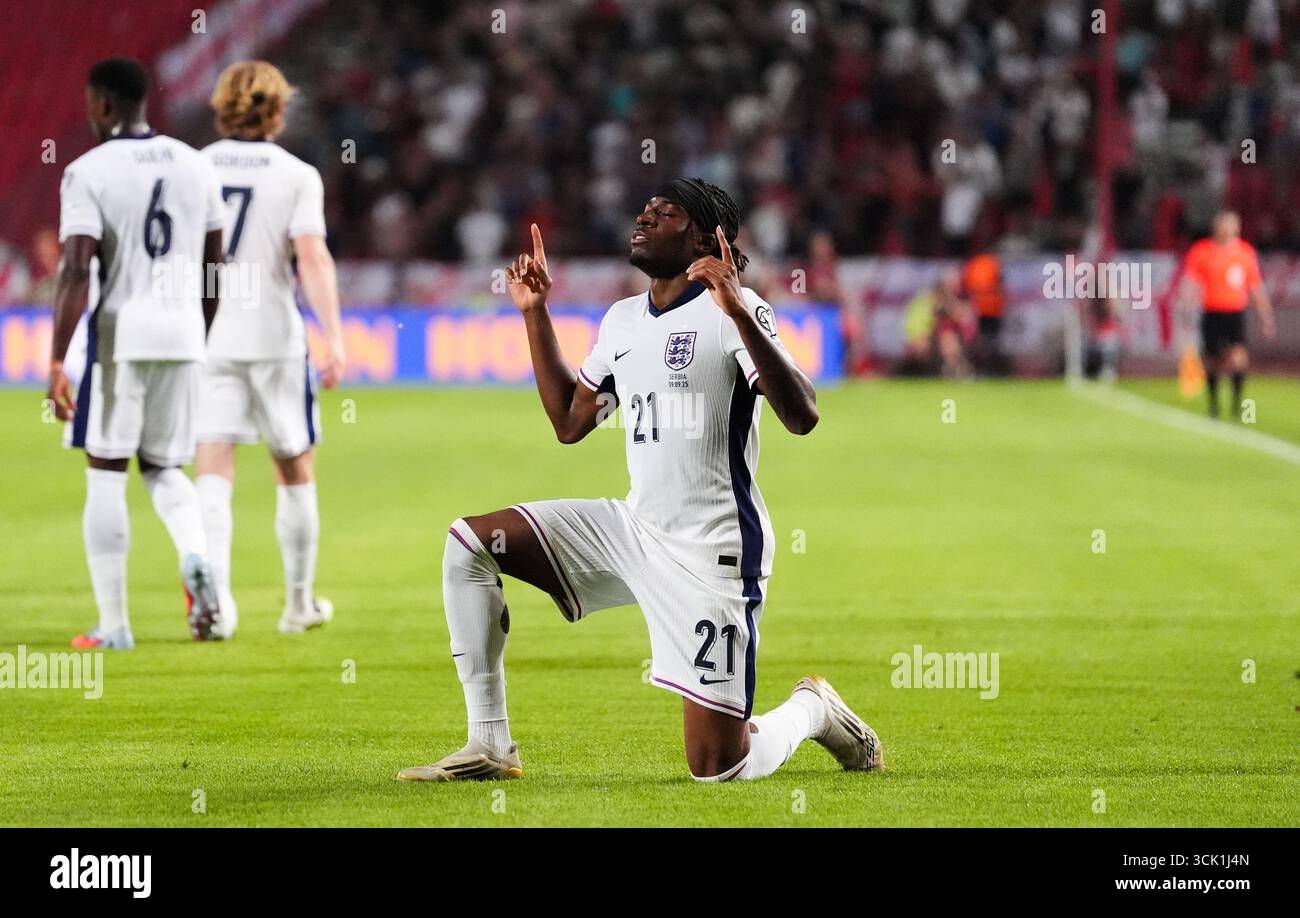 L'Anglais Noni Madueke célèbre avoir marqué son deuxième but lors du match de qualification pour la Coupe du monde de la FIFA 2026, Groupe K au stade Rajko Mitic de Belgrade. Date de la photo : mardi 9 septembre 2025. Banque D'Images