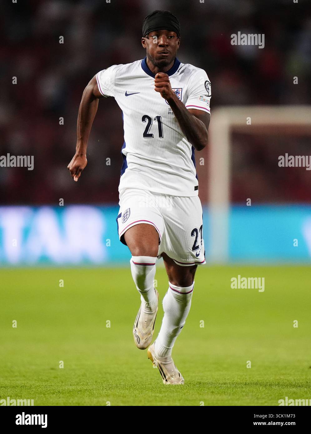 L'Angleterre Noni Madueke lors des qualifications pour la Coupe du monde de la FIFA 2026, match du Groupe K au stade Rajko Mitic de Belgrade. Date de la photo : mardi 9 septembre 2025. Banque D'Images