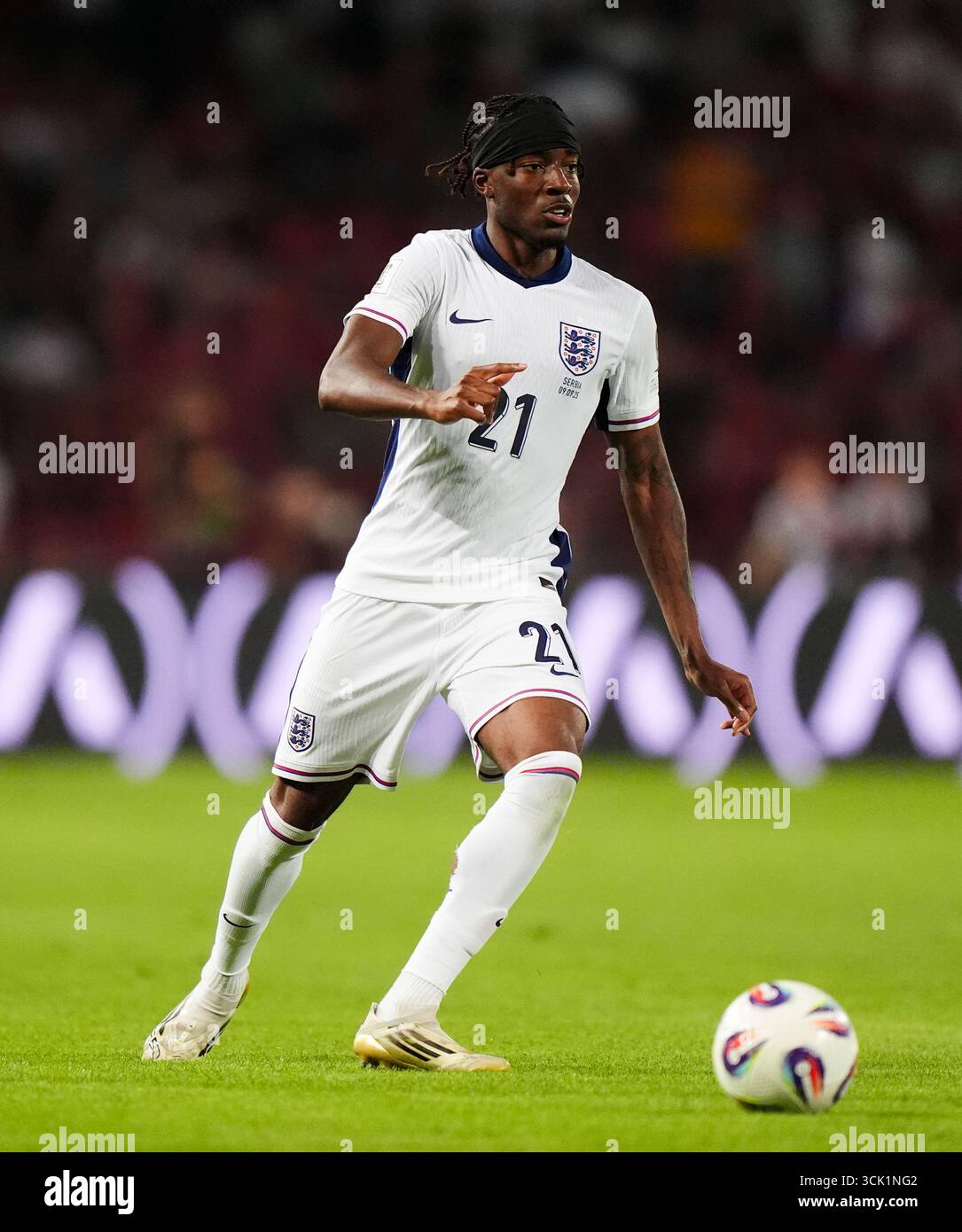 L'Angleterre Noni Madueke lors des qualifications pour la Coupe du monde de la FIFA 2026, match du Groupe K au stade Rajko Mitic de Belgrade. Date de la photo : mardi 9 septembre 2025. Banque D'Images