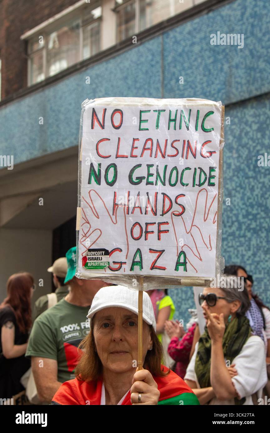 Londres, Royaume-Uni, 6 septembre 2025 :- la Marche nationale pour la Palestine, un signe sur le nettoyage ethnique et le génocide Banque D'Images