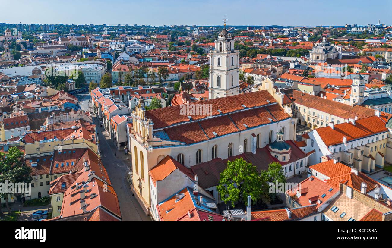 Vue aérienne de l'église des nouveaux Johns à Vilnius, capitale de la Lituanie dans les États baltes Banque D'Images