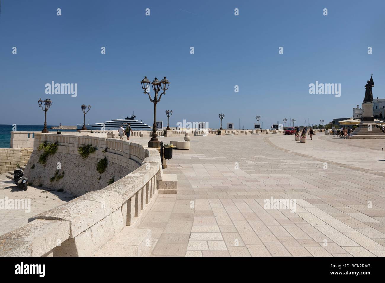 Otrante est une ville côtière du sud de l'Italie. Banque D'Images
