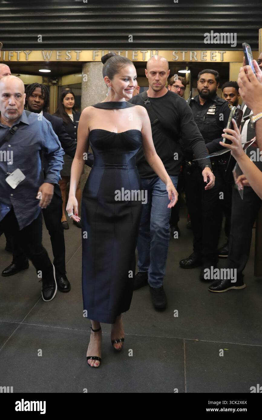 NEW YORK, NY – 9 SEPTEMBRE 2025 : Selena Gomez est vue à New York. La chanteuse et actrice a été photographiée à Manhattan alors qu'elle se dirigeait vers une apparition dans The Tonight Show avec Jimmy Fallon, attirant l'attention des fans et des photographes lors de sa visite. (Photo : Giada Papini Rampelotto/EuropaNewswire) Banque D'Images