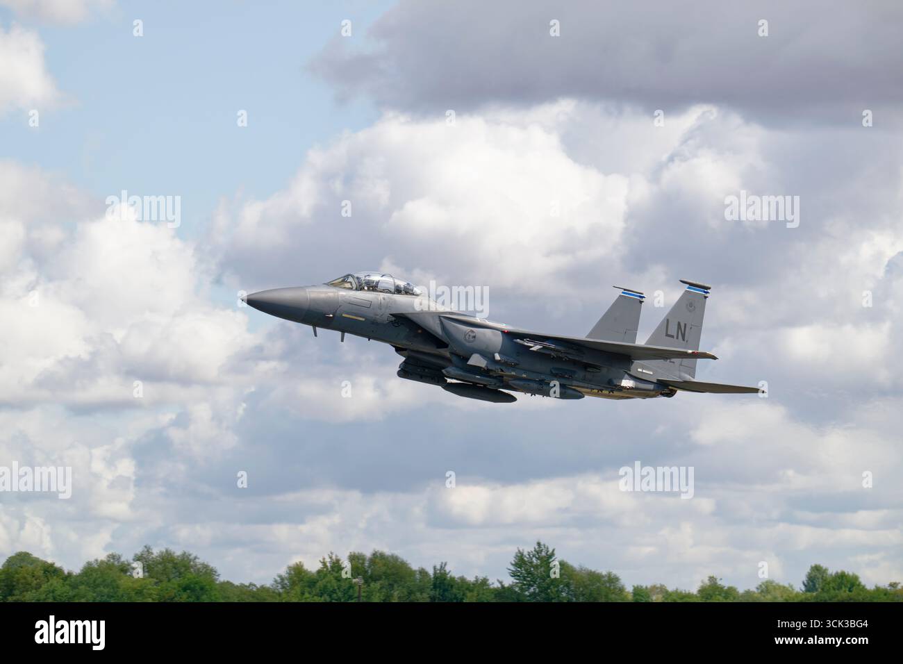 McDonnell Douglas F-15E Strike Eagle du 492nd Fighter Squadron United States Air Force basé à RAF Lakenheath au Royaume-Uni quitte RAF Fairford Banque D'Images