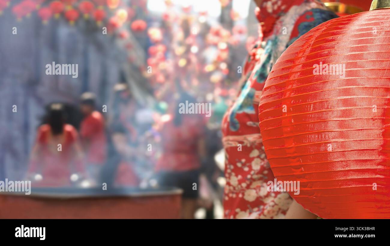 Lanterne chinoise et Cheongsam dans le festival du nouvel an lunaire, quartier chinatown. Banque D'Images