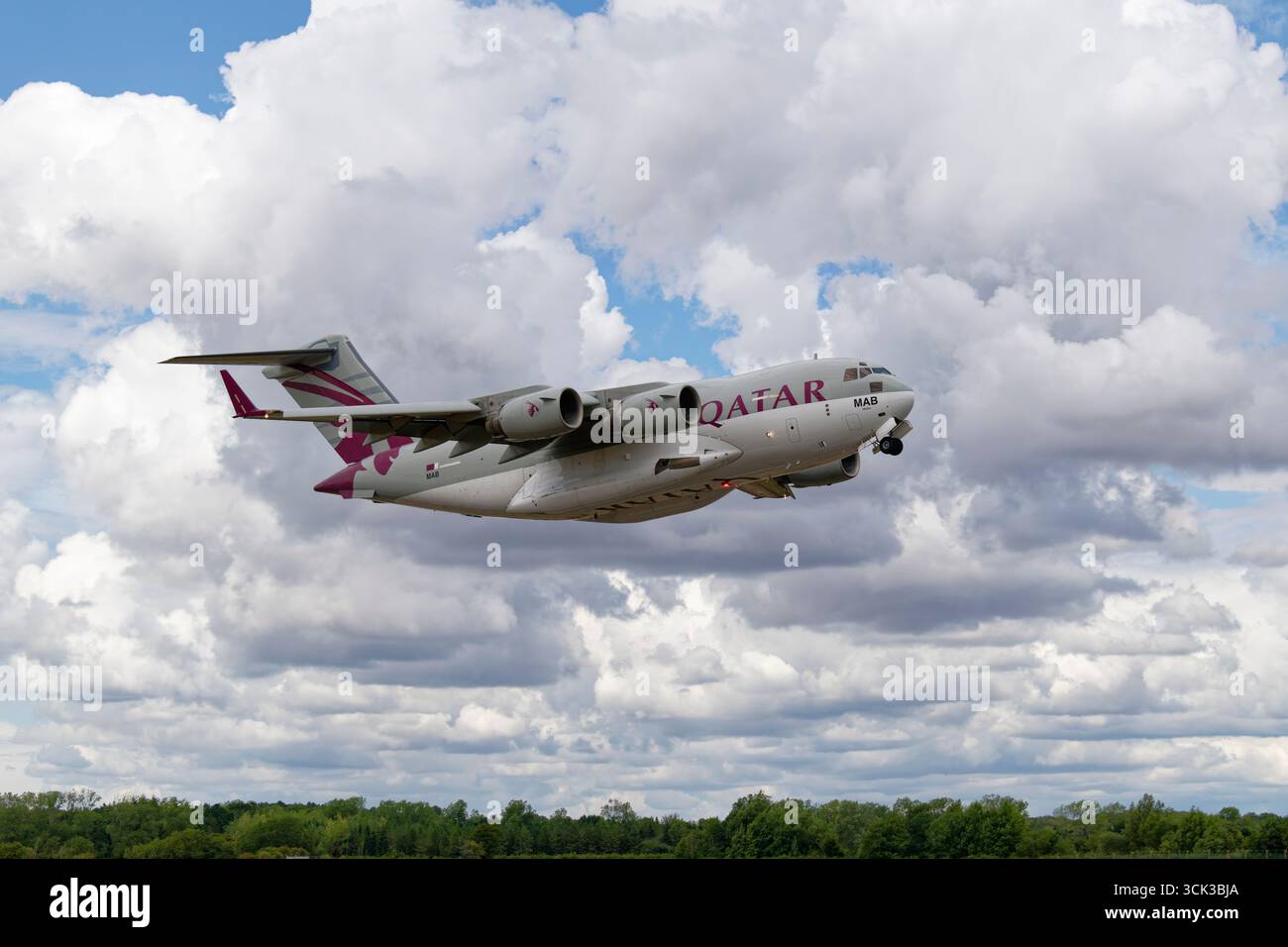 Qatar Emeri Air Force Boeing C-17 Globemaster Strategic transport Aircraft quitte la RAF Fairford après avoir participé à l'Air Tattoo Banque D'Images