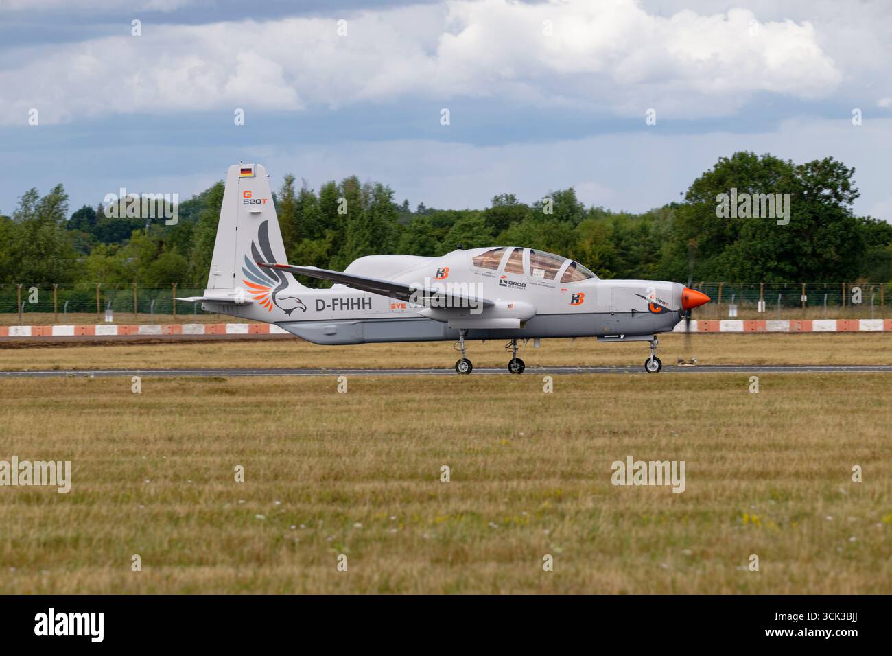 Les avions de reconnaissance et de surveillance GROB G520 EGRETT de longue endurance et de haute altitude se préparent à partir de l'Air Tattoo en Angleterre Banque D'Images